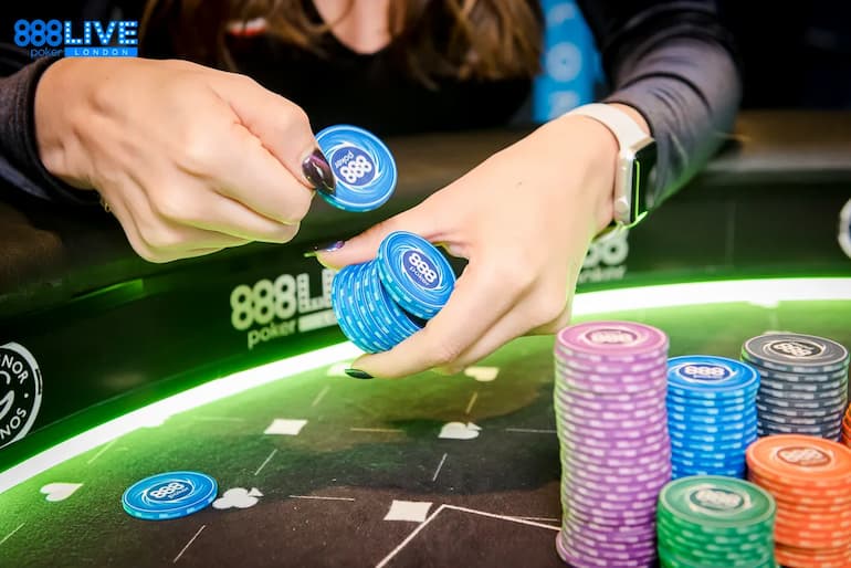 Come giocare a poker quando la posta in palio è alta: scalare i ranghi