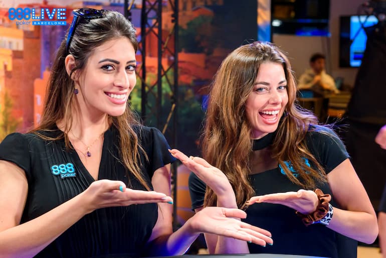 Due amiche che giocano in un evento 888poker 